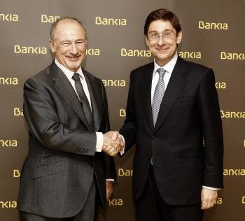 El nuevo presidente de Bankia, José Ignacio Goirigolzarri, con el saliente, Rodrigo Rato (Foto: Ballesteros)