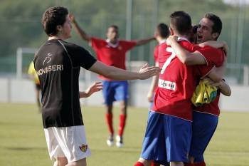 Campillo y Sanginés, abrazados al finalizar el partido de ayer. (Foto: JAVIER ALBORES)