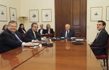El presidente Carolos Papulias (centro),  con los líderes Venizelos (Pasok), Samarás (ND) y Tsipras (Syriza).  (Foto: O. PANAGIOTOU)
