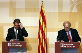 El presidente catalán Artur Mas junto al conseller de Economía Andreu Mas-Colell. (Foto: ALBERTO ESTÉVEZ)