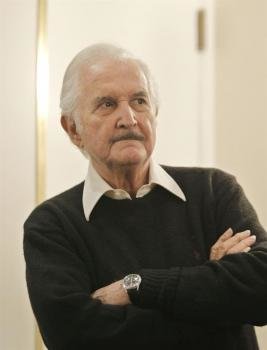 Fotografía de archivo del 1 de mayo de 2012 del escritor mexicano Carlos Fuentes en un evento de la Feria Internacional del Libro de Buenos Aires. Foto: EFE/Leo La Valle