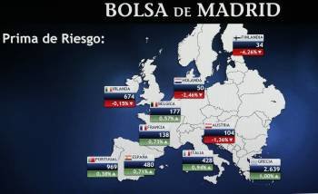 Gráficodel Palacio de la Bolsa de Madrid que refleja la prima de riesgo en Europa (Foto: PACO CAMPOS)