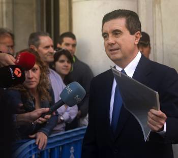 El expresidente del Gobierno Balear Jaume Matas a la salida de los juzgados. (Foto: MONTSERRAT T DIEZ)