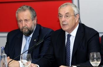  El secretario general del PSdeG-PSOE, Pachi Vazquez (d) y el alcalde de Lugo, José López Orozco (Foto: EFE)