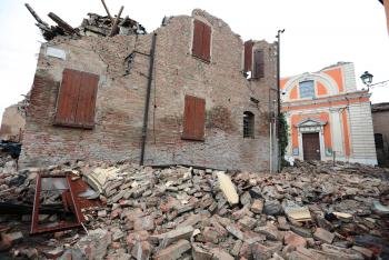 Vista de una casa destruída por el terremoto en San Felice sul Panaro, cerca de Módena, Italia, tras un terremoto de 5,9 grados de magnitud en la escala Richter  (Foto: EFE)