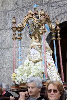 La Virgen sale de la capilla de Boborás. (Foto: JAINER BARROS)