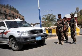 soldados yemeníes haciendo guardia en la embajada de Estados Unidos