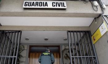 El detenido fue trasladado al cuartel de Vigo para declarar, y después a Pontevedra.