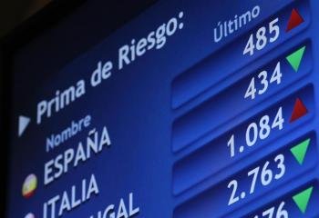 La prima de riesgo española señalaba ayer los 485 puntos básicos, según refleja el panel en la Bolsa de Madrid. Foto: EFE/Chema Moya