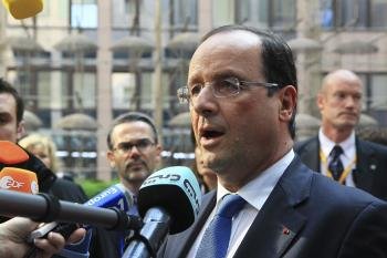 El presidente francés François Hollande a su llegada a la cumbre europea celebrada en Bruselas (Foto: EFE)