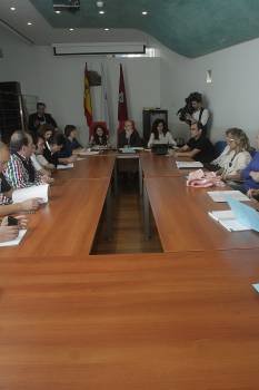 La reunión tuvo lugar en el Centro de Iniciativas Empresariais. (Foto: MIGUEL ÁNGEL)