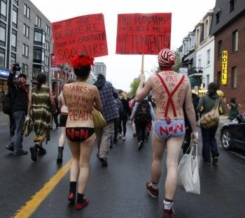 Un grupo de universitarios, durante una de las jornadas de protesta contra las tasas en Canadá. (Foto: HOHEM GOUVEIA)