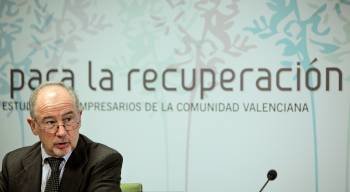 El expresidente de Bankia, Rodrigo Rato, durante una conferencia que impartió ayer en Valencia. (Foto: MANUEL BRUQUE)