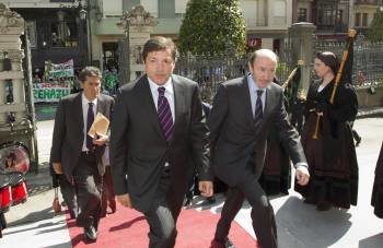 El presidente de Asturias Javier Fernández junto al el secretario general del PSOE Pérez Rubalcaba. (Foto: ALBERTO MORANTE)