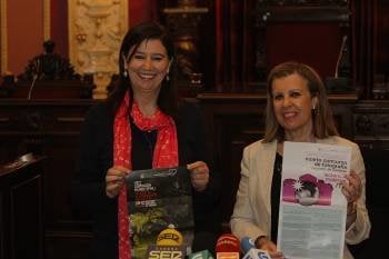 Marga Martín y Olga Fernández, presidenta de Unicef Ourense. (Foto: MIGUEL ÁNGEL)