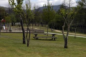 Área recreativa de A Veronza de Ribadavia, situada a orillas del río Avia. (Foto: MARTIÑO PINAL)