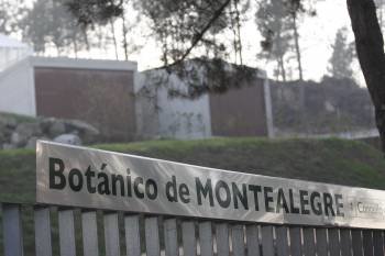 Entrada principal del Botánico de Montealegre, todavía cerrado al público. (Foto: XESÚS FARIÑAS)