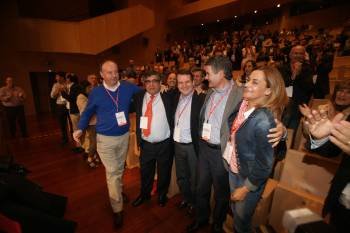 Antón Louro, Modesto Pose, Abel Caballero, Santos Héctor y Carmela Silva, en el congreso. (Foto: FOTOS: VICENTE)