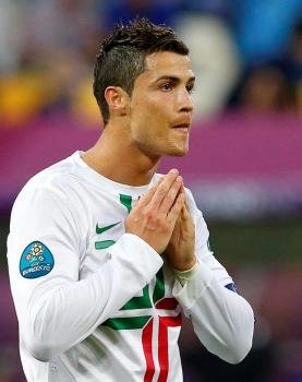 Cristiano Ronaldo, durante el partido contra Dinamarca. Foto: EFE/Antonio Bat