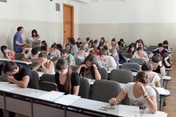 Estudiantes universitarios, realizando un examen. (Foto: ARCHIVO)