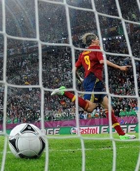Fernando 'El Niño' Torres celebra el 3-0 contra Irlanda. Foto:  EFE/BARTLOMIEJ ZBOROWSKI