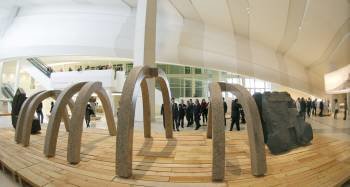 La escultura 'Leviatán', de Francisco Leiro, es una de las obras de la exposición 'Gallaecia Petrea'. (Foto: LAVANDEIRA)