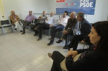 De derecha a izquierda, Marga Martín, Vallejo, Fidalgo, López Vidal, Francisco Rodríguez, Penín y Morgade, en la reunión de la ejecutiva, ayer. (Foto: MIGUEL ANGEL)