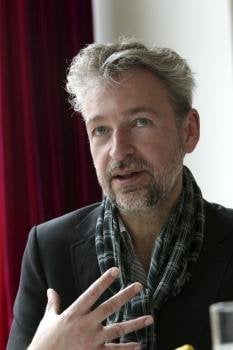 El escritor francés Eric Reinhardt.