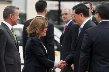  El presidente de China, Hu Jintao, a su llegada hoy a Tenerife, isla en la que ha sido recibido por la vicepresidenta del Gobierno español