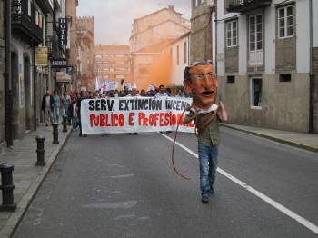 Brigadistas del Seaga, durante su protesta por las calles de Compostela. (Foto: E.P.)