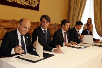 Baltar, Calvo, Feijóo,  Besteiro y Louzán, durante la firma del acuerdo.