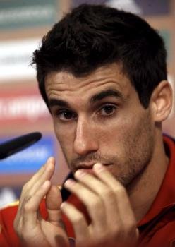 El centrocampista de la selección española de fútbol Javi Martínez durante la rueda de prensa que ofreció en Gniewino. Foto: EFE/Juan Carlos Cárdenas