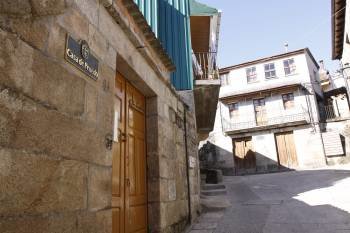 Una de las casas restauradas en Pazos de Arenteiro. (Foto: MARTIÑO PINAL)