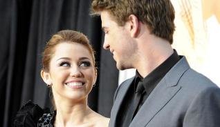 Miley Cyrus y su novio (Foto: Archivo EFE)