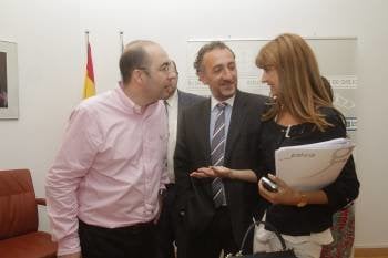 De izquierda a derecha, los empresarios David Caramés y Arturo Rodríguez con Carmen Pardo. (Foto: MIGUEL ÁNGEL)