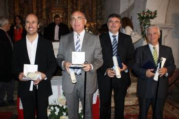 Los cuatro nuevos jueces honorarios: Núñez, Morán, Gonçalves y Gómez, tras recoger el título. (Foto: JAINER BARROS)