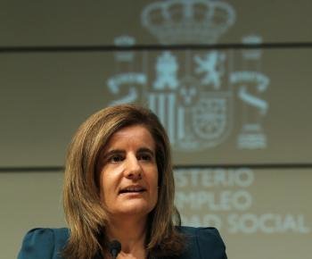La ministra de Empleo y Seguridad Social, Fátima Báñez, ha calificado este martes de 'buena noticia' el descenso en casi 99.000 