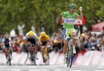 Sagan celebra 'a lo Forrest Gump' su segunda victoria de etapa en el Tour de Francia 2012. (Foto: EFE)