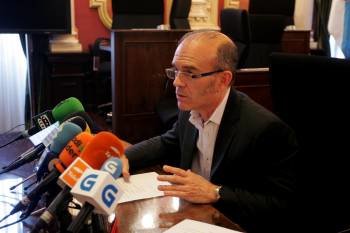 El concejal de Promoción Económica, José Ángel Vázquez Barquero, durante su intervención. (Foto: MARCOS ATRIO)