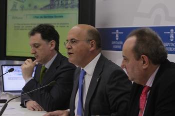 José Juan Cerdeira, Manuel Baltar y Eladio Mangana, en la presentación de 'BenOurense'. (Foto: MIGUEL ÁNGEL)
