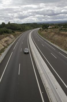 Tráfico en la autovía Ourense-Santiago a la altura de Carballiño. (Foto: Miguel Ángel)