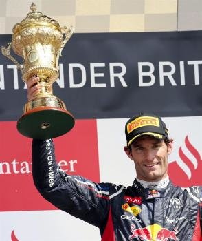Mark Webber celebra su victoria en el Gran Premio de Gran Bretaña. Foto: EFE/VALDRIN XHEMAJ