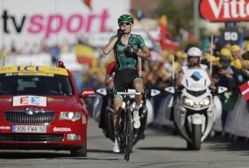 El francés Pierre Rolland celebra su victoria en la úndécima etapa del Tour. (Foto: HORCAJUELO)