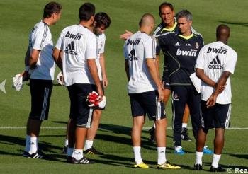El entrenador portugués del Real Madrid, Jose Mourinho, durante un entrenamiento en Valdebebas.