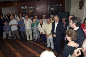 Feijóo charla con miembros de la Peña Gallega de la Casa de España en Río de Janeiro.