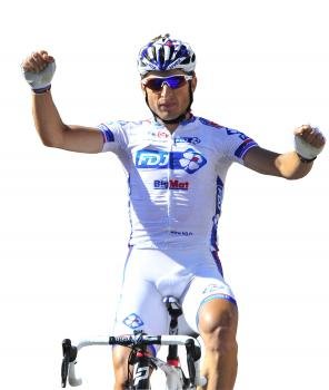 El francés Pierrick Fédrigo celebra su victoria en la decimoquinta etapa del Tour. 