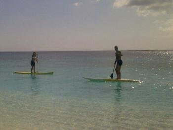 Shakira y Piqué practicando 'paddleboarding'.