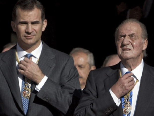 El rey Juan Carlos y el príncipe Felipe se recortan un 7 % sus sueldos