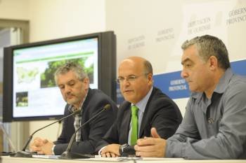 Javier Bobe, Manuel Baltar y Carlos Vales, en la presentación de la página web que tuvo lugar ayer. (Foto: MARTIÑO PINAL)