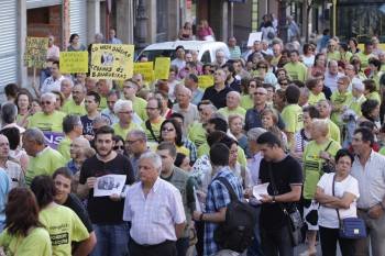 Manifestación de los afectados por las preferentes el pasado 28 de junio en Ourense. (Foto: XESÚS FARIÑAS)